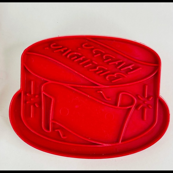 Vintage Tupperware Cookie Cutter Holiday Set Red Plastic 5 Cutters - Picture 7 of 7